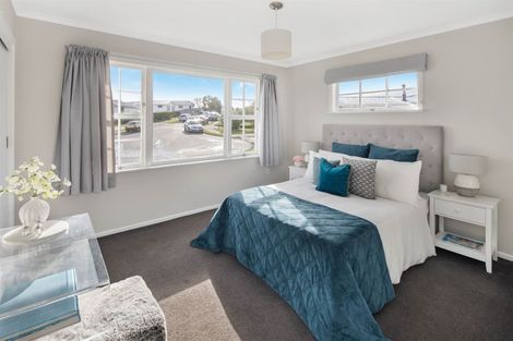 Photo of property in 19 Toporoa View, Ascot Park, Porirua, 5024