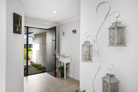 Photo of property in 11 Lakeside Terrace, Omokoroa, 3114