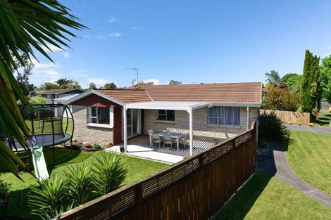 Photo of property in 102 Oakfield Crescent, Pukete, Hamilton, 3200