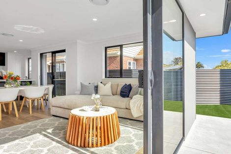 Photo of property in 51a Selwyn Crescent, College Estate, Wanganui, 4500