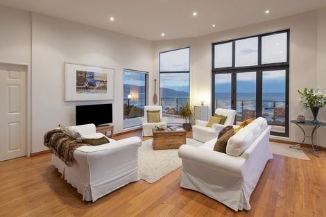 Photo of property in 160 The Esplanade, Houghton Bay, Wellington, 6023