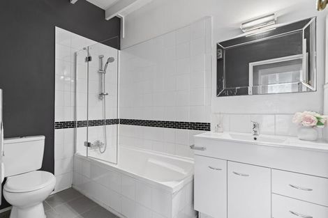 Photo of property in 11 Golf Road, New Lynn, Auckland, 0600