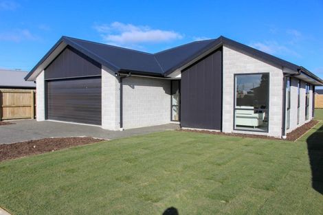 Photo of property in 5 Arrowsmith Drive, Clover Park, Auckland, 2019