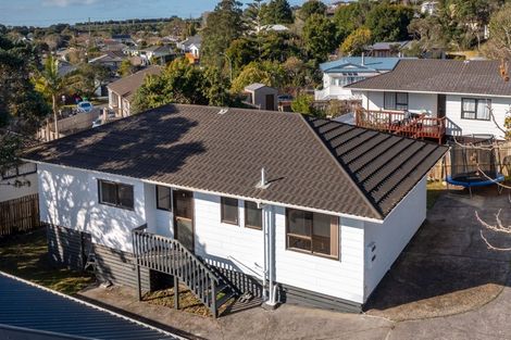 Photo of property in 2/16 Caribbean Drive, Unsworth Heights, Auckland, 0632