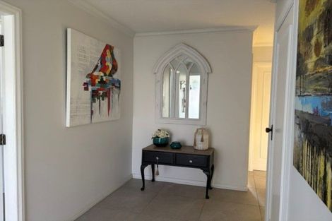 Photo of property in 16 Richmond Avenue, Waikanae, 5036