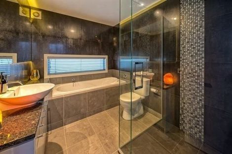 Photo of property in 100a Lake Road, Northcote, Auckland, 0627
