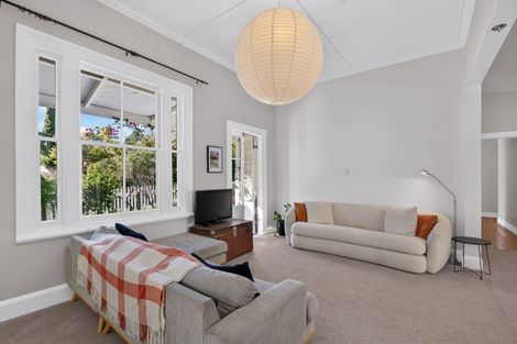 Photo of property in 28 Milton Road, Bluff Hill, Napier, 4110