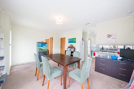 Photo of property in 42 Cheval Drive, Totara Vale, Auckland, 0629