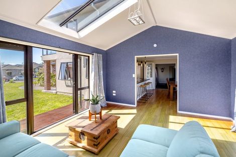 Photo of property in 106 Pacific Drive, Fitzherbert, Palmerston North, 4410