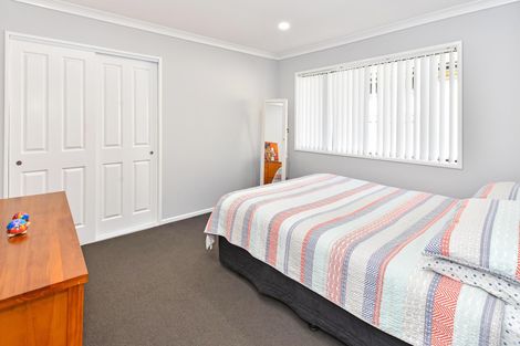 Photo of property in 56 Lothian Brae, Wattle Downs, Auckland, 2103