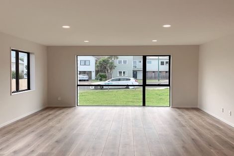 Photo of property in 112 Parkview Drive, Gulf Harbour, Whangaparaoa, 0930