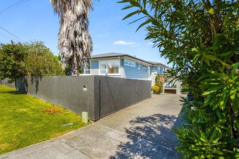 Photo of property in 32 Knights Road, Rothesay Bay, Auckland, 0630
