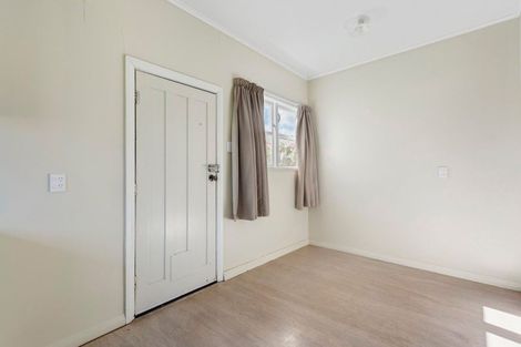 Photo of property in 27 Old Lake Road, Narrow Neck, Auckland, 0624