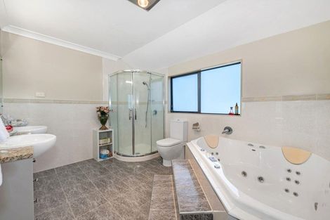 Photo of property in 26 Chateau Rise, Flat Bush, Auckland, 2016