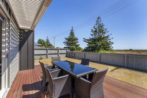 Photo of property in 2 Kowhai Street, Otaki Beach, Otaki, 5512
