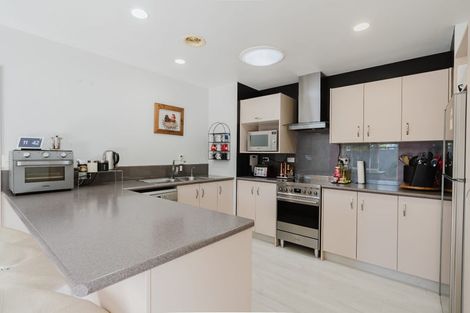 Photo of property in 28 Ranui Street, Dinsdale, Hamilton, 3204