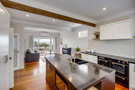 Photo of property in 6 Coleman Terrace, Hospital Hill, Napier, 4110