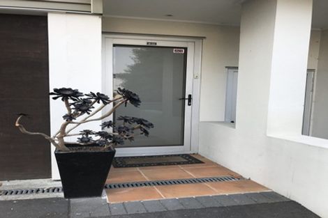 Photo of property in 6m Carlton Gore Road, Grafton, Auckland, 1023