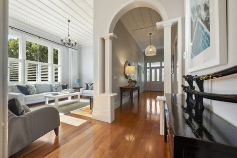 Photo of property in 143 Vauxhall Road, Narrow Neck, Auckland, 0624