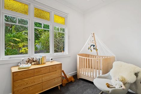 Photo of property in 6 Mollyhawk Place, Birkenhead, Auckland, 0626