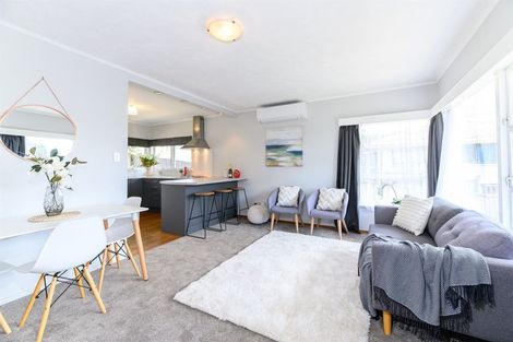 Photo of property in 2/11 Lenihan Street, Northcote, Auckland, 0627
