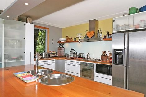 Photo of property in 19 Dillon Street, Lowry Bay, Lower Hutt, 5013