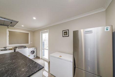 Photo of property in 6 Cyprus Place, Fitzherbert, Palmerston North, 4410
