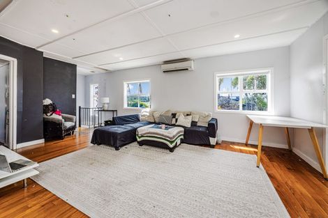 Photo of property in 2 Harrington Road, Henderson, Auckland, 0610