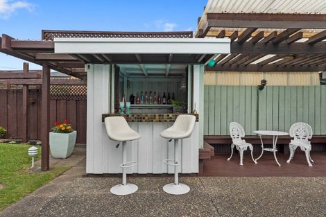 Photo of property in 1 Bolton Street, Blockhouse Bay, Auckland, 0600