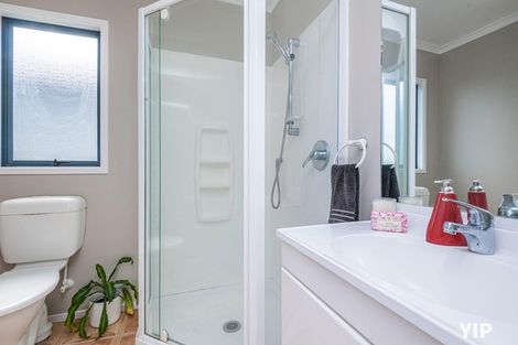 Photo of property in 79 Dress Circle, Newlands, Wellington, 6037