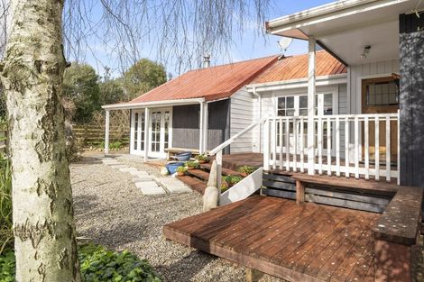 Photo of property in 103 Waikawa Beach Road, Manakau, Levin, 5573