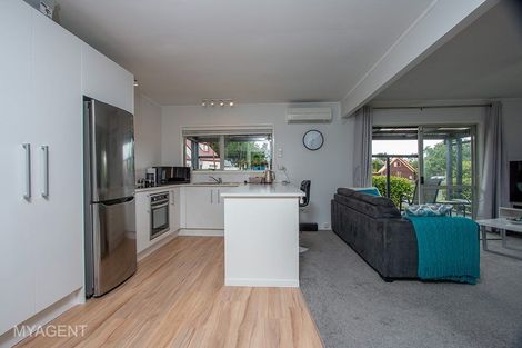 Photo of property in 13 Caspian Close, New Lynn, Auckland, 0600