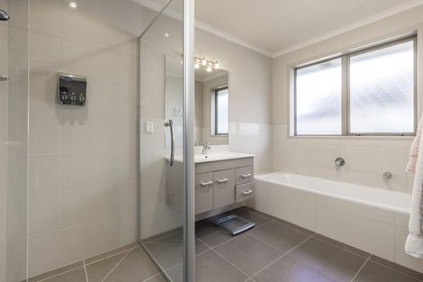Photo of property in 16 Silkwood Crescent, Karaka, Papakura, 2113