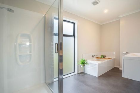 Photo of property in 5 Koreke Close, Kenepuru, Porirua, 5022