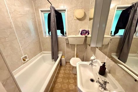 Photo of property in 60-62 Exmouth Road, Northcote, Auckland, 0627