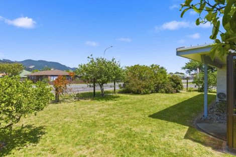 Photo of property in 2 Cypress Grove, Paraparaumu, 5032