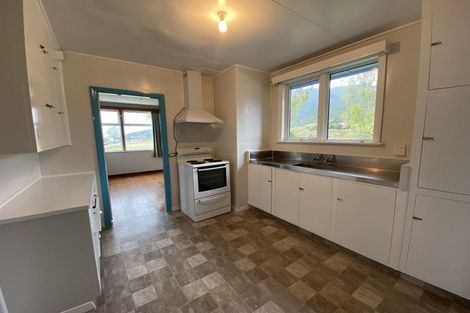 Photo of property in 224 Waikawa Road, Waikawa, Picton, 7220