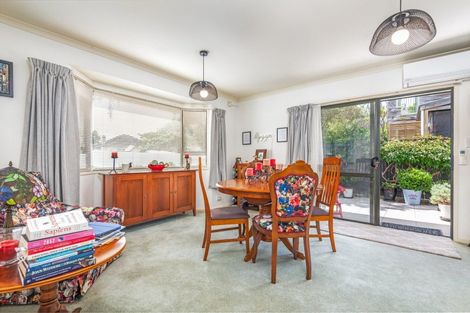 Photo of property in 18 Winston Avenue, Hokowhitu, Palmerston North, 4410