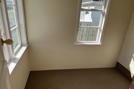 Photo of property in 13 Waiohua Road, Greenlane, Auckland, 1061
