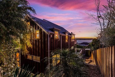 Photo of property in 2/164 Rangatira Road, Beach Haven, Auckland, 0626