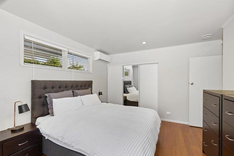 Photo of property in 15 Tamariki Avenue, Kelston, Auckland, 0602