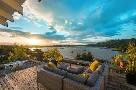 Photo of property in 105 Aeroview Drive, Beach Haven, Auckland, 0626