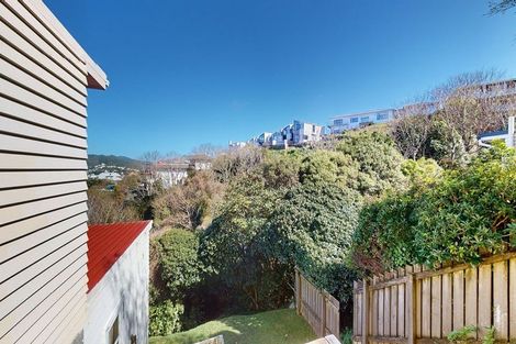 Photo of property in 2/10 Mataroa Avenue, Northland, Wellington, 6012