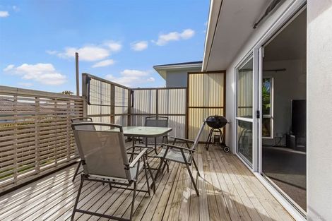 Photo of property in 2/39 Sungrove Rise, Sunnyvale, Auckland, 0612