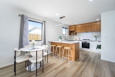 Photo of property in 8a Sharland Avenue, Manurewa, Auckland, 2102