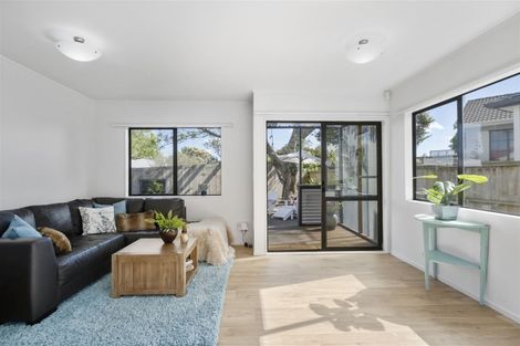 Photo of property in 1/28 Powrie Street, Glenfield, Auckland, 0629