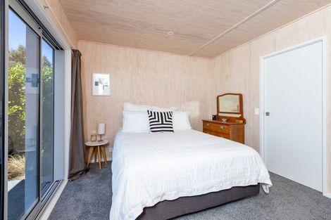 Photo of property in 18 Rochdale Road, Riversdale Beach, Masterton, 5872