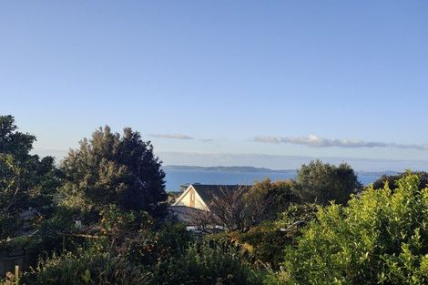 Photo of property in 2 Mellons Bay Road, Howick, Auckland, 2014