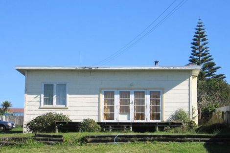 Photo of property in 12 Taylor Street, Foxton Beach, Foxton, 4815