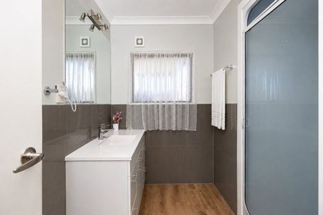 Photo of property in 77 Avondale Road, Taradale, Napier, 4112
